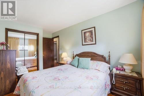 229 East 8Th Street, Hamilton, ON - Indoor Photo Showing Bedroom