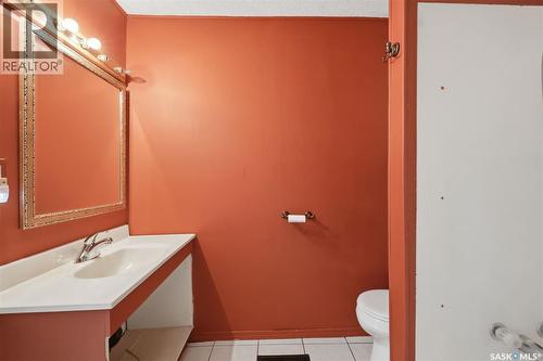 925 L Avenue S, Saskatoon, SK - Indoor Photo Showing Bathroom