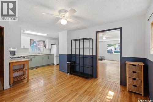 925 L Avenue S, Saskatoon, SK - Indoor Photo Showing Kitchen