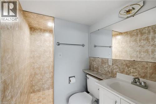 104 Nash Road S, Hamilton, ON - Indoor Photo Showing Bathroom