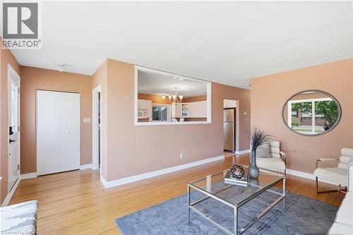 104 Nash Road S, Hamilton, ON - Indoor Photo Showing Living Room