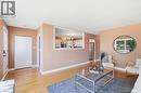 104 Nash Road S, Hamilton, ON  - Indoor Photo Showing Living Room 