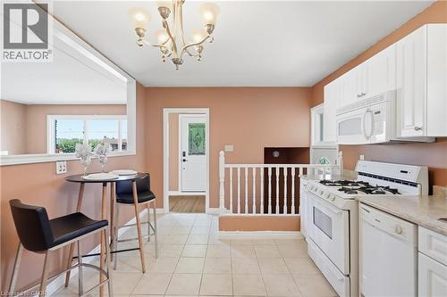 104 Nash Road S, Hamilton, ON - Indoor Photo Showing Kitchen