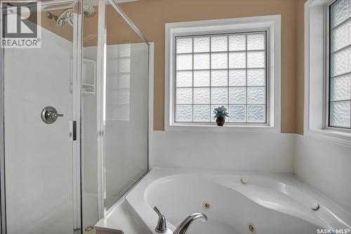 211 Brookshire Crescent, Saskatoon, SK - Indoor Photo Showing Bathroom