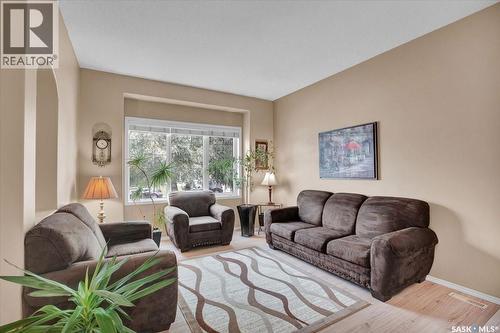 211 Brookshire Crescent, Saskatoon, SK - Indoor Photo Showing Living Room