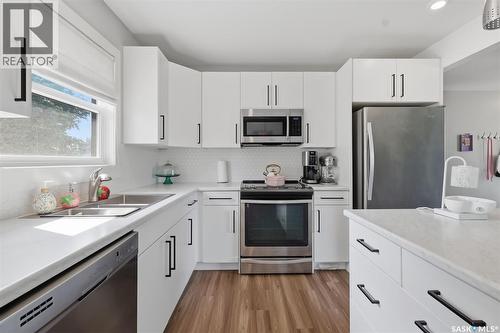 2321 Mckinnon Avenue S, Saskatoon, SK - Indoor Photo Showing Kitchen With Stainless Steel Kitchen With Double Sink With Upgraded Kitchen