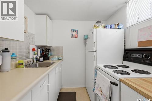 2321 Mckinnon Avenue S, Saskatoon, SK - Indoor Photo Showing Kitchen