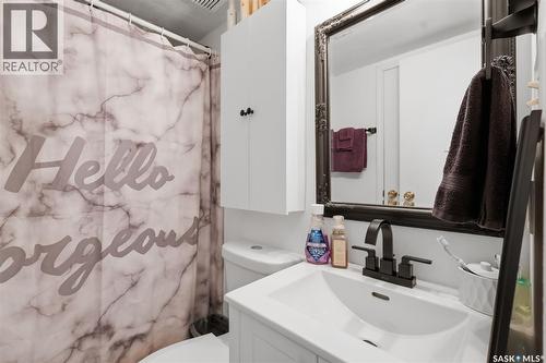 2321 Mckinnon Avenue S, Saskatoon, SK - Indoor Photo Showing Bathroom