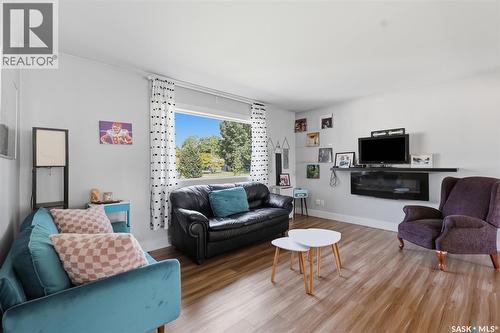 2321 Mckinnon Avenue S, Saskatoon, SK - Indoor Photo Showing Living Room