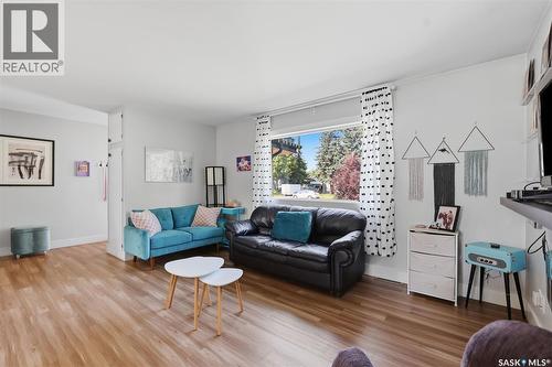 2321 Mckinnon Avenue S, Saskatoon, SK - Indoor Photo Showing Living Room