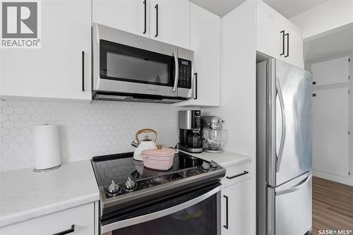 2321 Mckinnon Avenue S, Saskatoon, SK - Indoor Photo Showing Kitchen With Stainless Steel Kitchen