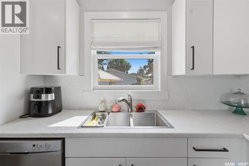 2321 Mckinnon Avenue S, Saskatoon, SK - Indoor Photo Showing Kitchen