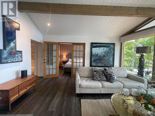 3173 Haight Rd, Hilton Beach, ON - Indoor Photo Showing Living Room