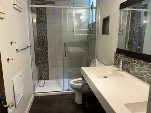 Bathroom - 9130 Av. Millen, Montréal (Ahuntsic-Cartierville), QC - Indoor Photo Showing Bathroom