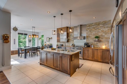 Cuisine - 44 Imp. Des Conifères, Cantley, QC - Indoor Photo Showing Kitchen With Upgraded Kitchen