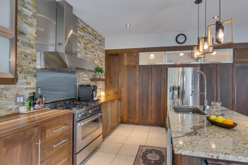 Cuisine - 44 Imp. Des Conifères, Cantley, QC - Indoor Photo Showing Kitchen With Upgraded Kitchen
