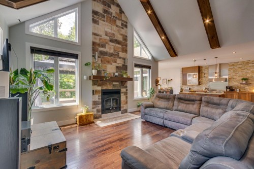 Salon - 44 Imp. Des Conifères, Cantley, QC - Indoor Photo Showing Living Room With Fireplace