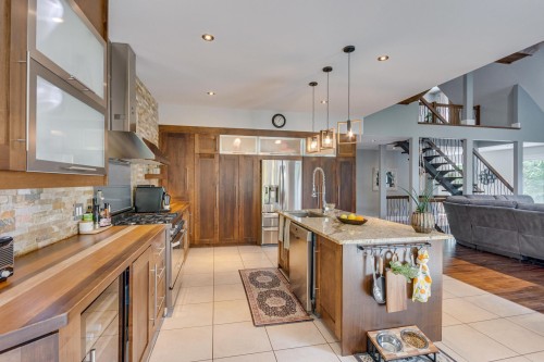 Cuisine - 44 Imp. Des Conifères, Cantley, QC - Indoor Photo Showing Kitchen With Upgraded Kitchen