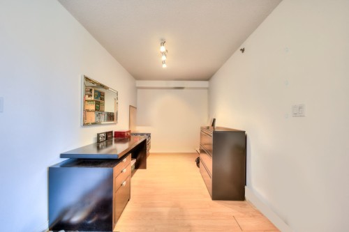 Den - 1003-650 Rue Jean-D'Estrées, Montréal (Ville-Marie), QC - Indoor