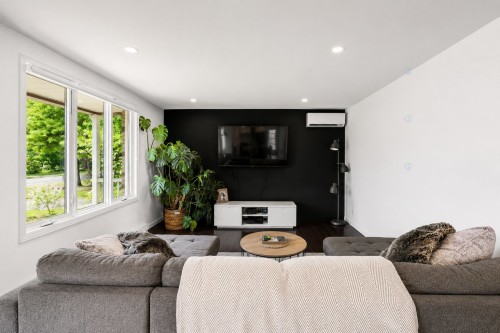 Salon - 6800 Route Marie-Victorin, Contrecoeur, QC - Indoor Photo Showing Living Room