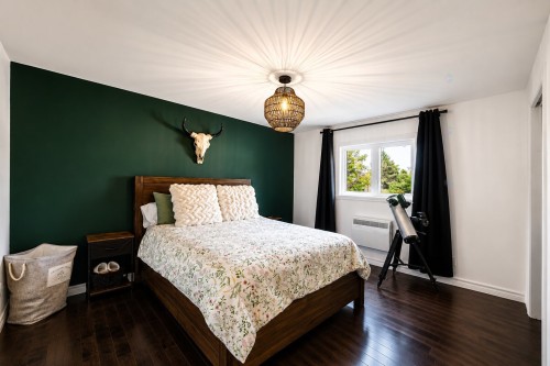 Chambre à coucher principale - 6800 Route Marie-Victorin, Contrecoeur, QC - Indoor Photo Showing Bedroom