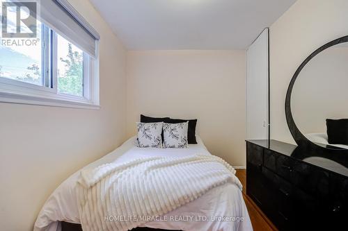 9 Wheatsheaf Crescent, Toronto, ON - Indoor Photo Showing Bedroom