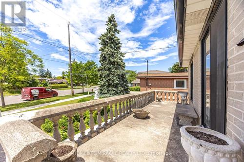 9 Wheatsheaf Crescent, Toronto, ON - Outdoor