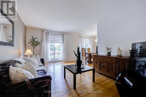 9 Wheatsheaf Crescent, Toronto, ON - Indoor