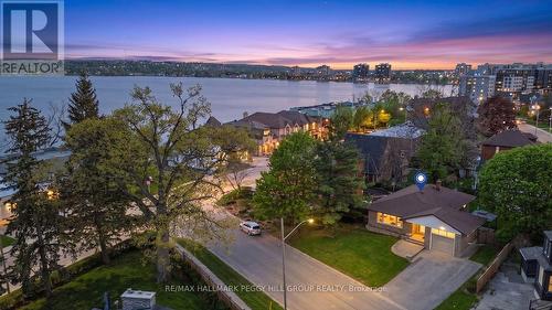 10 DUCKWORTH STREET  Barrie, ON L4M 3V8