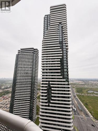 3501 - 8 Interchange Way, Vaughan, ON - Outdoor With Facade