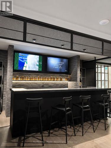 3501 - 8 Interchange Way, Vaughan, ON - Indoor
