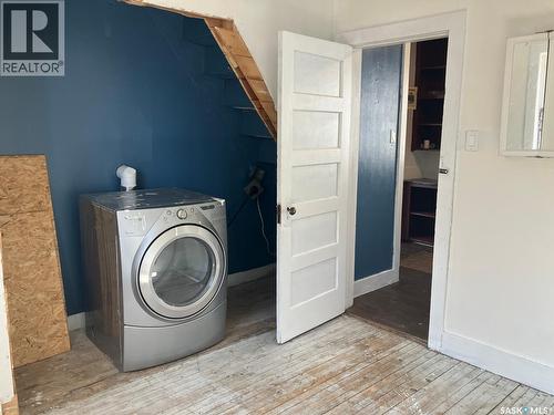 710 9Th Avenue W, Nipawin, SK - Indoor Photo Showing Laundry Room