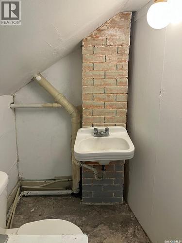 710 9Th Avenue W, Nipawin, SK - Indoor Photo Showing Bathroom