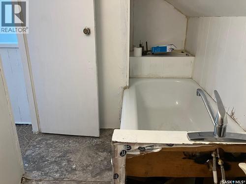710 9Th Avenue W, Nipawin, SK - Indoor
