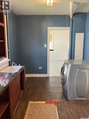710 9Th Avenue W, Nipawin, SK - Indoor Photo Showing Laundry Room