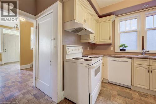 59 West Avenue, Kitchener, ON - Indoor Photo Showing Kitchen