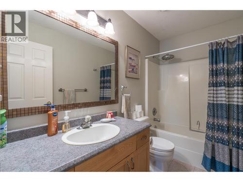 11330 Lakeside Drive, Prince George, BC - Indoor Photo Showing Bathroom