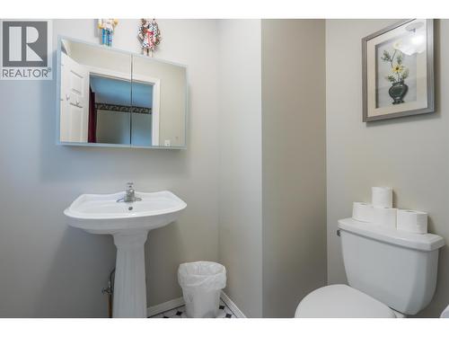 11330 Lakeside Drive, Prince George, BC - Indoor Photo Showing Bathroom