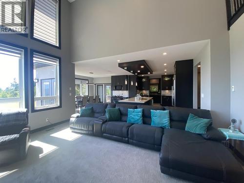 4849 Twedle Avenue, Terrace, BC - Indoor Photo Showing Living Room