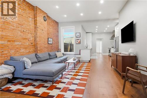124 Park Street N, Hamilton, ON - Indoor Photo Showing Living Room