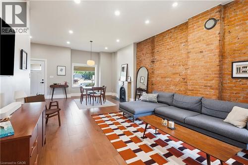 124 Park Street N, Hamilton, ON - Indoor Photo Showing Living Room