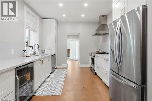 124 Park Street N, Hamilton, ON - Indoor Photo Showing Kitchen With Upgraded Kitchen