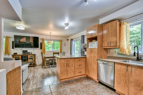 Cuisine - 40 Rue Langlois, Saint-Hippolyte, QC - Indoor Photo Showing Kitchen
