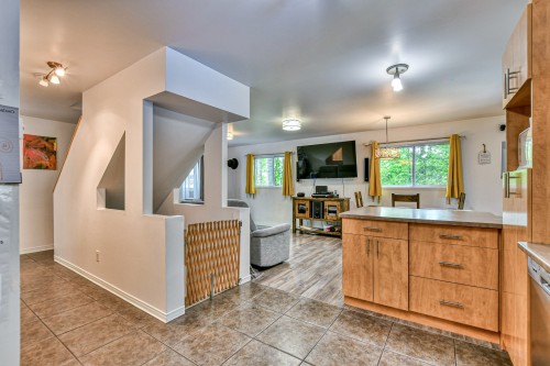 Vue d'ensemble - 40 Rue Langlois, Saint-Hippolyte, QC - Indoor Photo Showing Kitchen