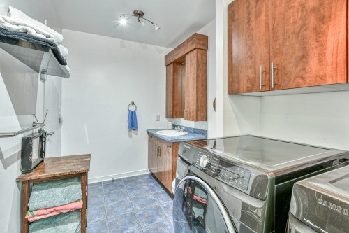 Salle de bains - 40 Rue Langlois, Saint-Hippolyte, QC - Indoor Photo Showing Laundry Room