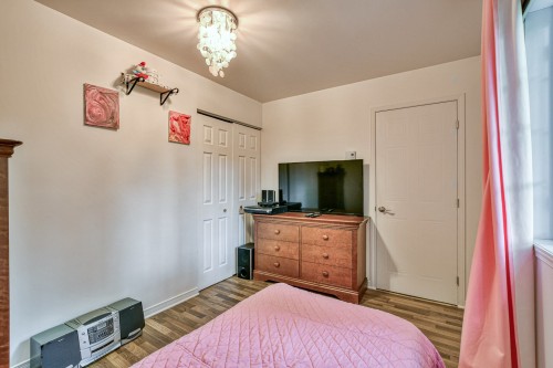 Chambre à coucher - 40 Rue Langlois, Saint-Hippolyte, QC - Indoor Photo Showing Bedroom