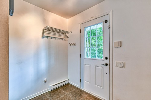 Hall d'entrée/Vestibule - 40 Rue Langlois, Saint-Hippolyte, QC - Indoor Photo Showing Other Room