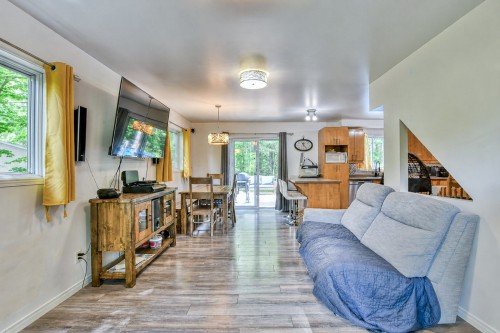 Salon - 40 Rue Langlois, Saint-Hippolyte, QC - Indoor Photo Showing Living Room