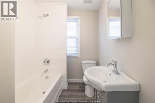 1580 Dufferin, Windsor, ON - Indoor Photo Showing Bathroom
