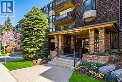212, 3730 50 Street NW  Calgary, AB T3A 2V9